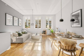 Modern & central 2 bedroom apartment with parking